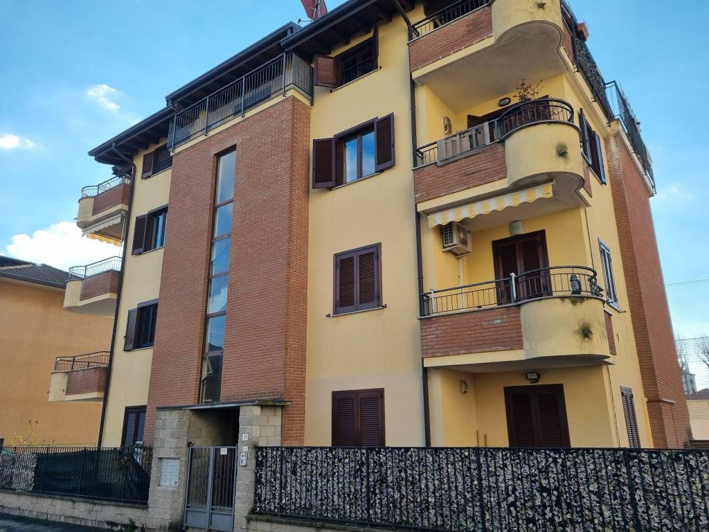 Appartamento a Busto arsizio in Via Vizzola Ticino, 11 - Foto 2