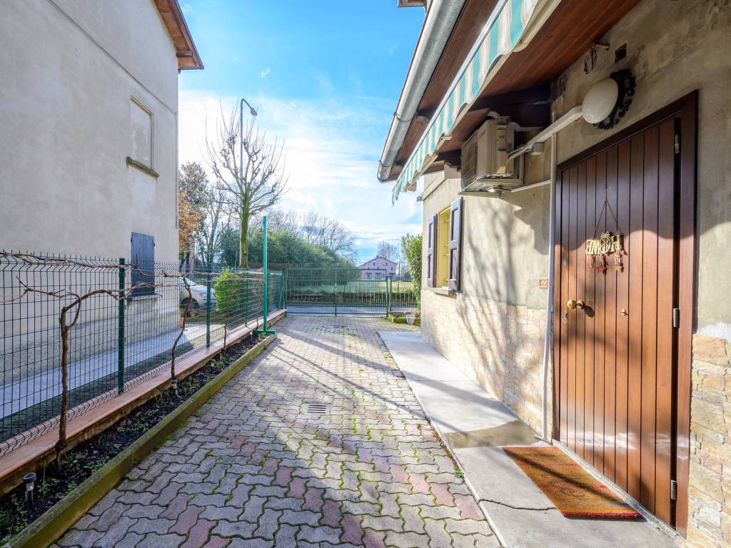 Casa indipendente a Reggio emilia in Via Werter Asseverati - Foto 2