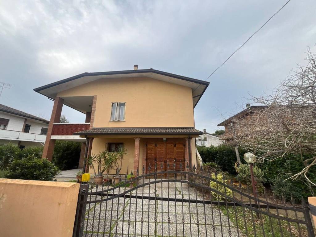 Villa a Porto viro in Via Nello Fregnan, 14 - Foto 2