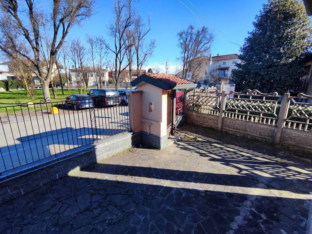 Villa a Nerviano in Via Adamello, 5 - Foto 2