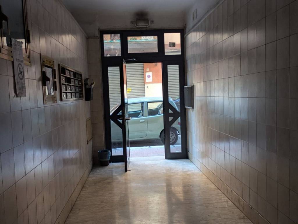 Appartamento a Taranto in Via Generale Giuseppe Messina, 87 - Foto 2