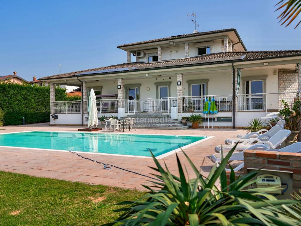 Villa a Cazzago san martino in Via Villa di Sotto, 66 - Foto 2