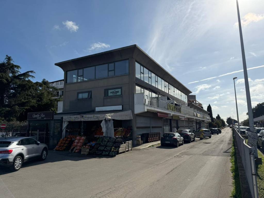 Appartamento a Pomezia in Via dei Castelli Romani - Foto 3