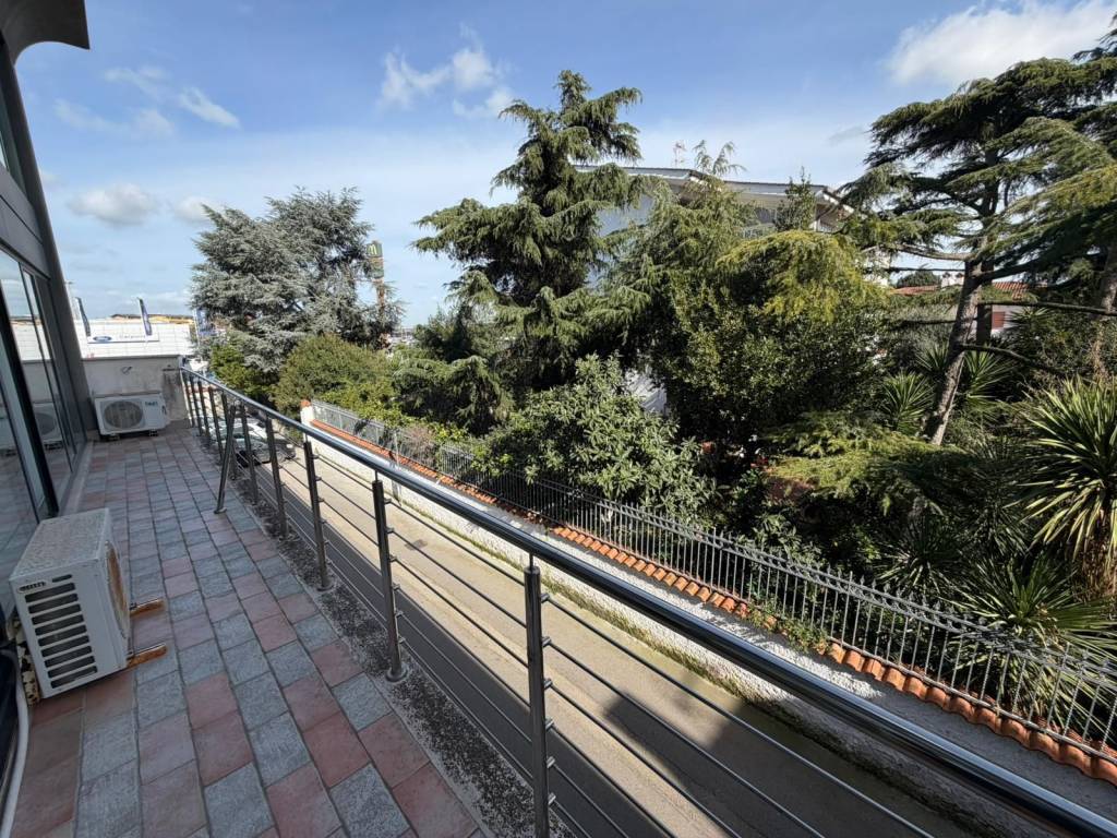 Appartamento a Pomezia in Via dei Castelli Romani - Foto 4