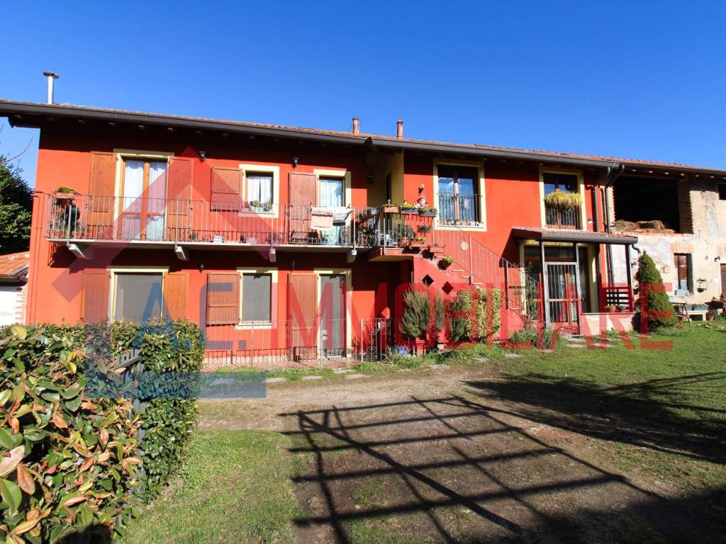 Casa indipendente a Vergiate in Piazza Antonio Gramsci - Foto 2