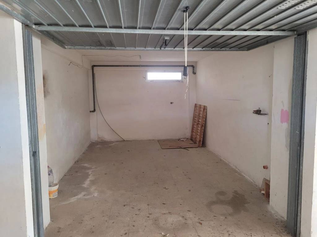 Box / garage a Vieste in Via Sandro Pertini, 43 - Foto 3
