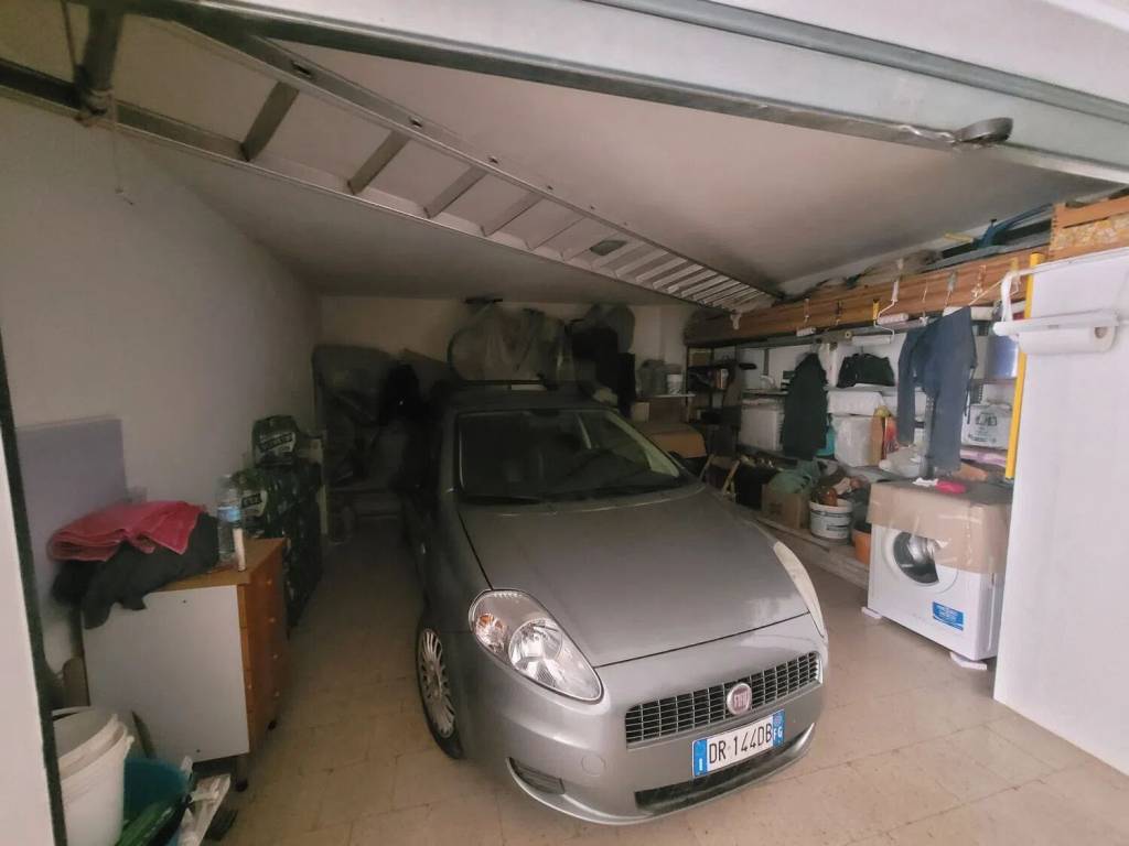 Box / garage a Vieste in Via Giuseppe Verdi, 113 - Foto 2