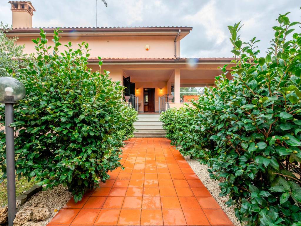 Villa a Anguillara sabazia in Viale Poggio dei Pini, 11 - Foto 3