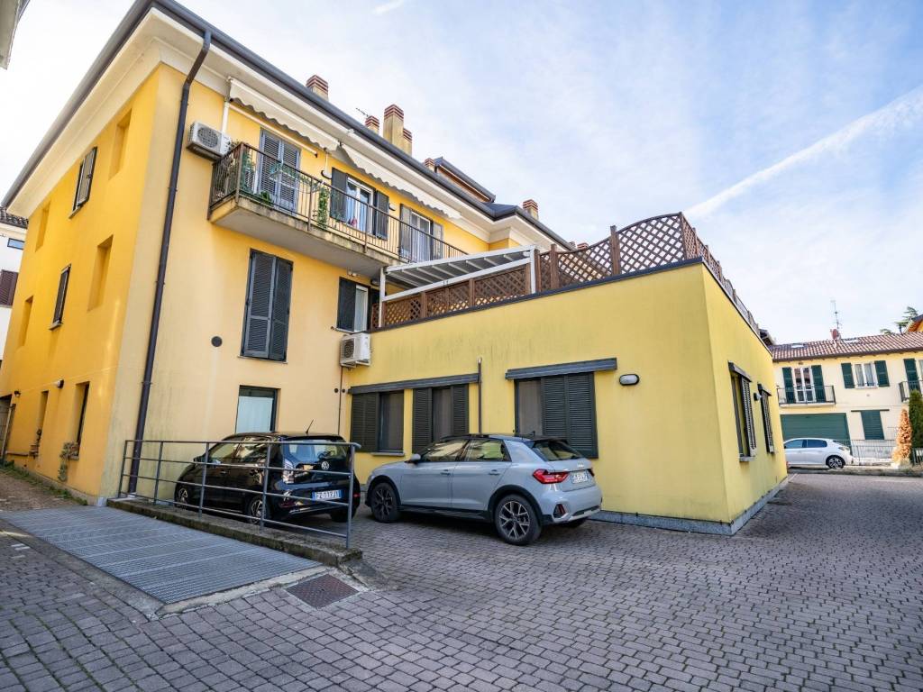 Appartamento a Lecco in Via Fratelli Torri Tarelli, 21 - Foto 2