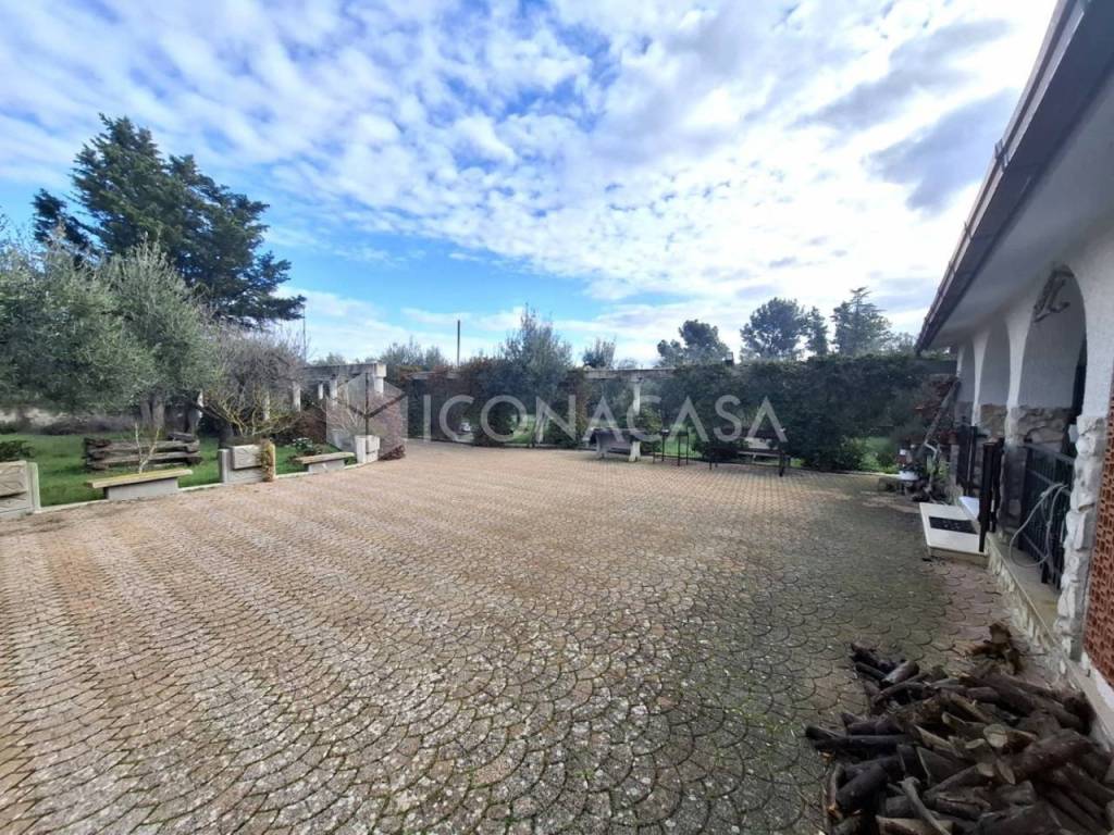 Villa a Sannicandro di bari in Strada Comunale Esterna Via Vecchia di Canneto - Foto 3