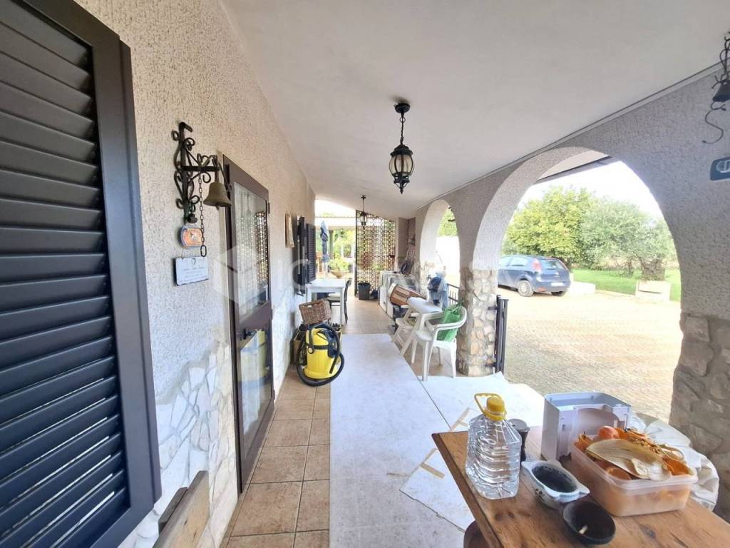 Villa a Sannicandro di bari in Strada Comunale Esterna Via Vecchia di Canneto - Foto 4