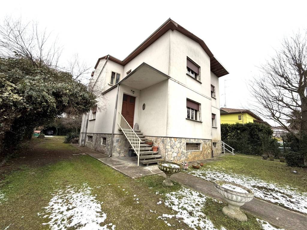 Villa a Cento in Via Augusto Righi - Foto 3