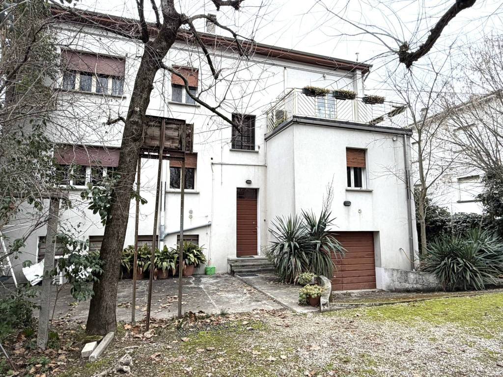 Villa a Cento in Via Augusto Righi - Foto 5