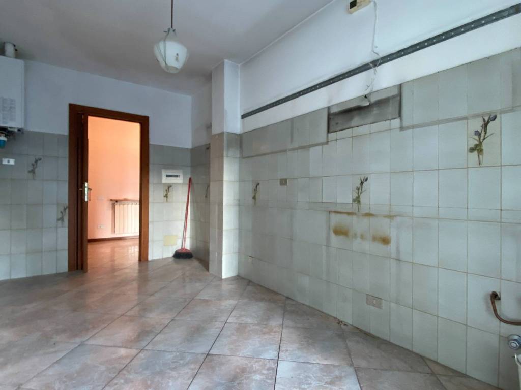 Appartamento a Busto arsizio in Via Enrico dell'Acqua - Foto 4