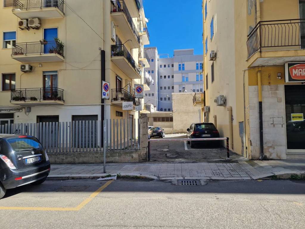 Box / garage a Crotone in Via Dei Mille, 12 - Foto 2