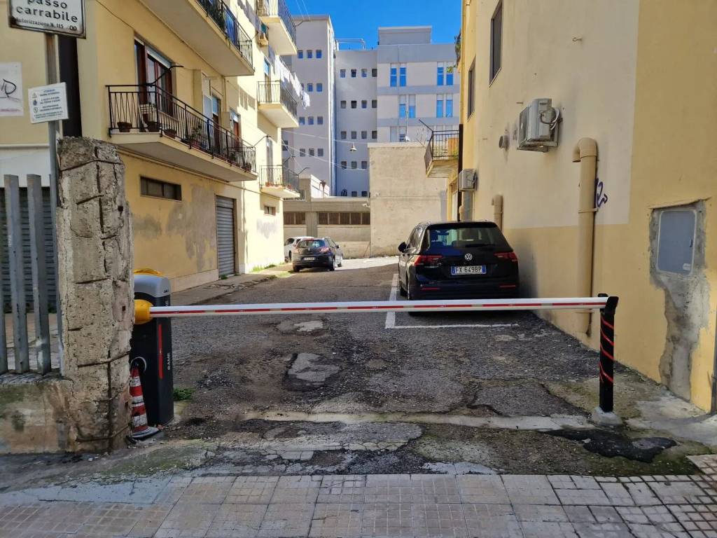 Box / garage a Crotone in Via Dei Mille, 12 - Foto 3