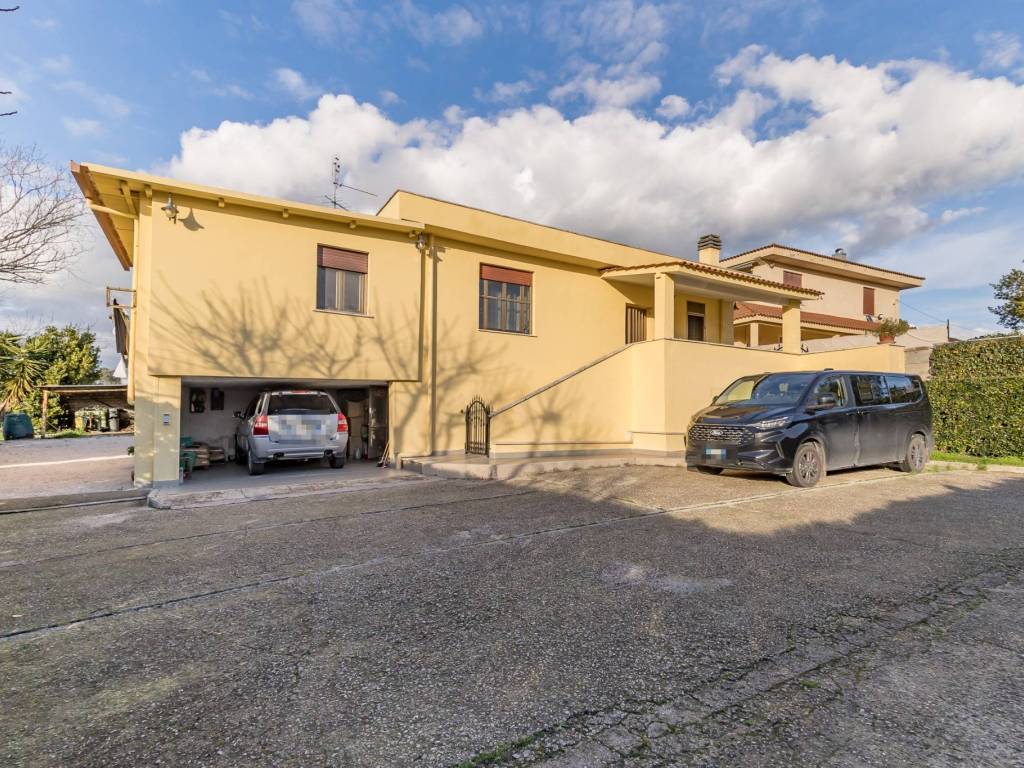 Villa a Aprilia in Via Cervio, 15 - Foto 3