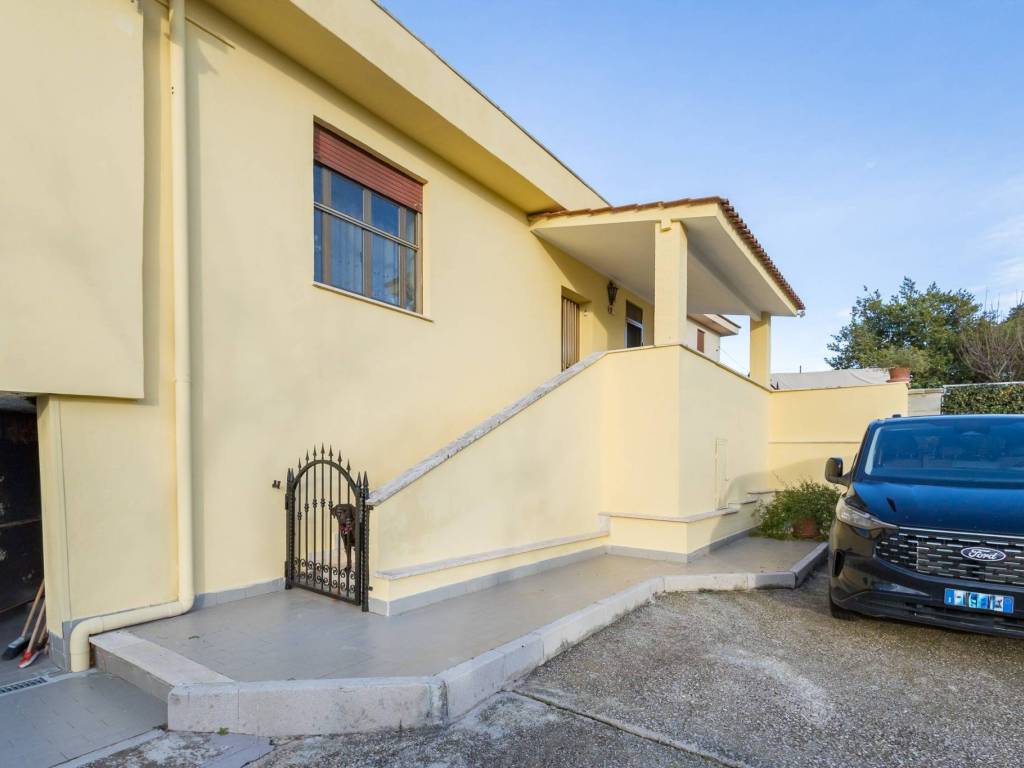 Villa a Aprilia in Via Cervio, 15 - Foto 5