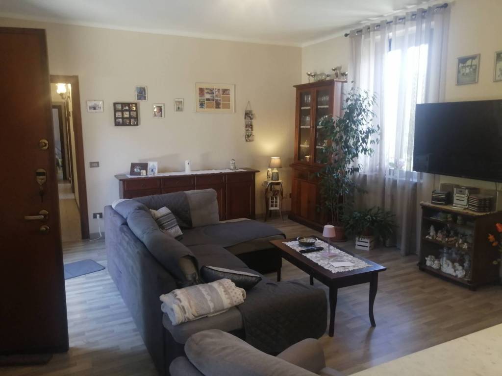 Appartamento a Besozzo in via Trieste, 1 - Foto 4