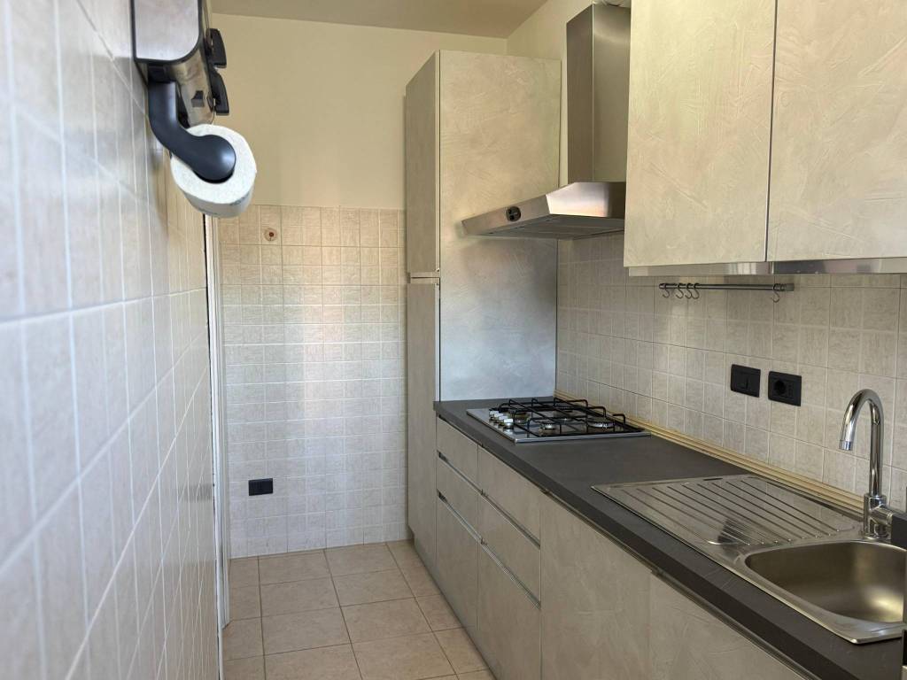 Appartamento a Azzate in Via Colli Renato - Foto 2