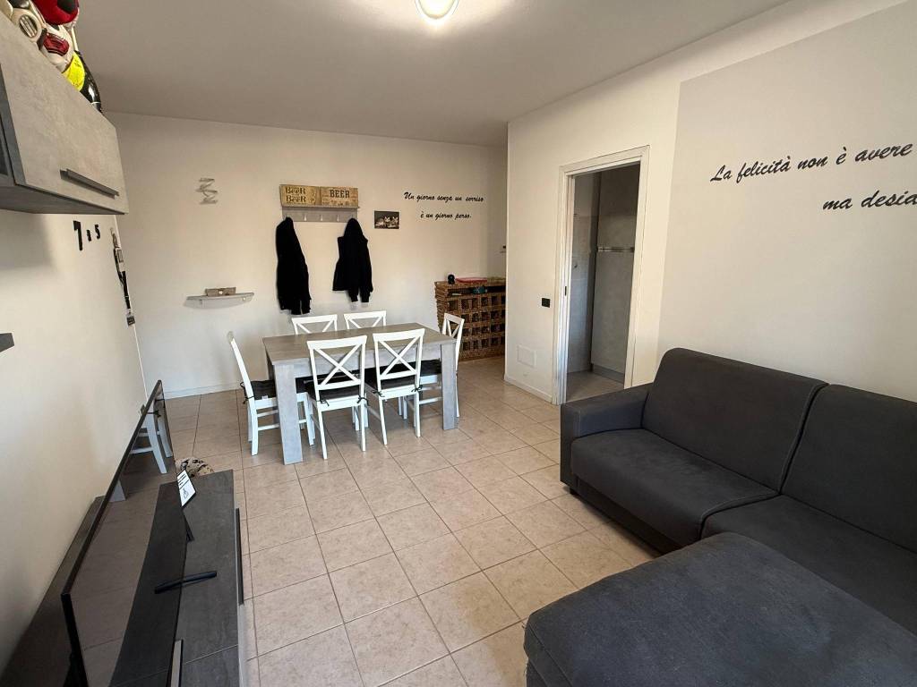 Appartamento a Azzate in Via Colli Renato - Foto 4