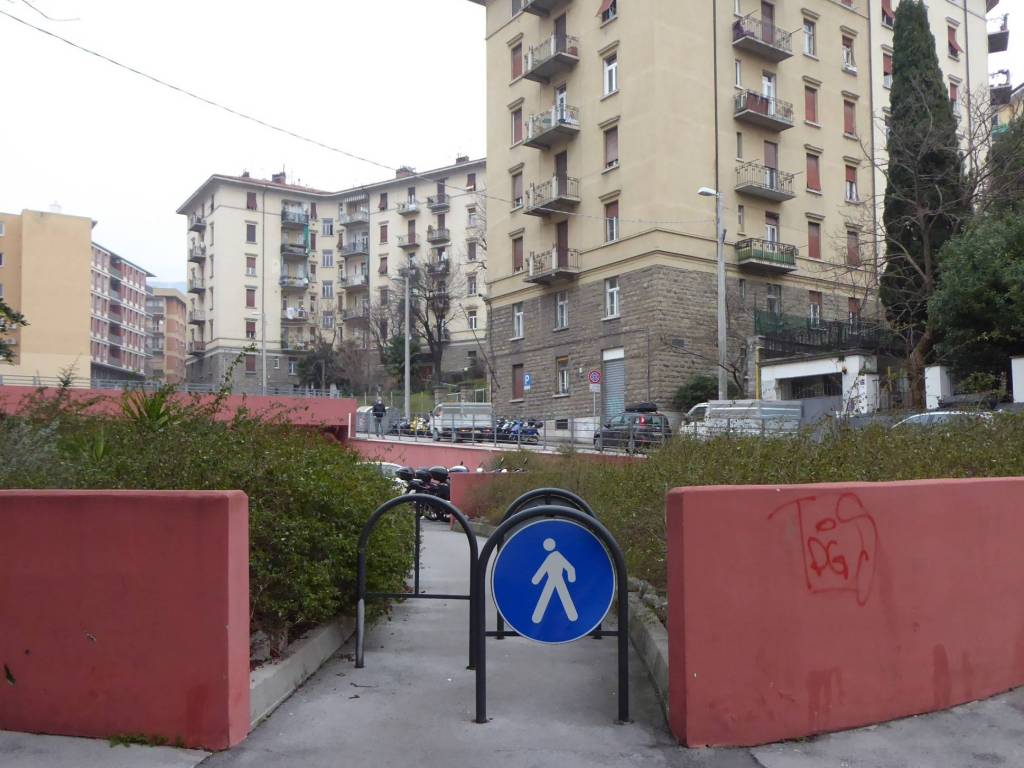 Box / garage a Trieste in Via di Cologna, 24 - Foto 2