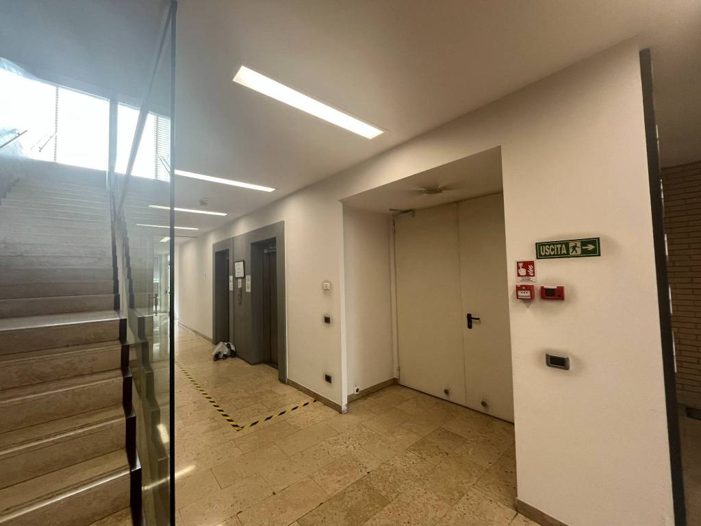 Palazzo / stabile a Lainate in Via Roberto Lepetit, 40 - Foto 4