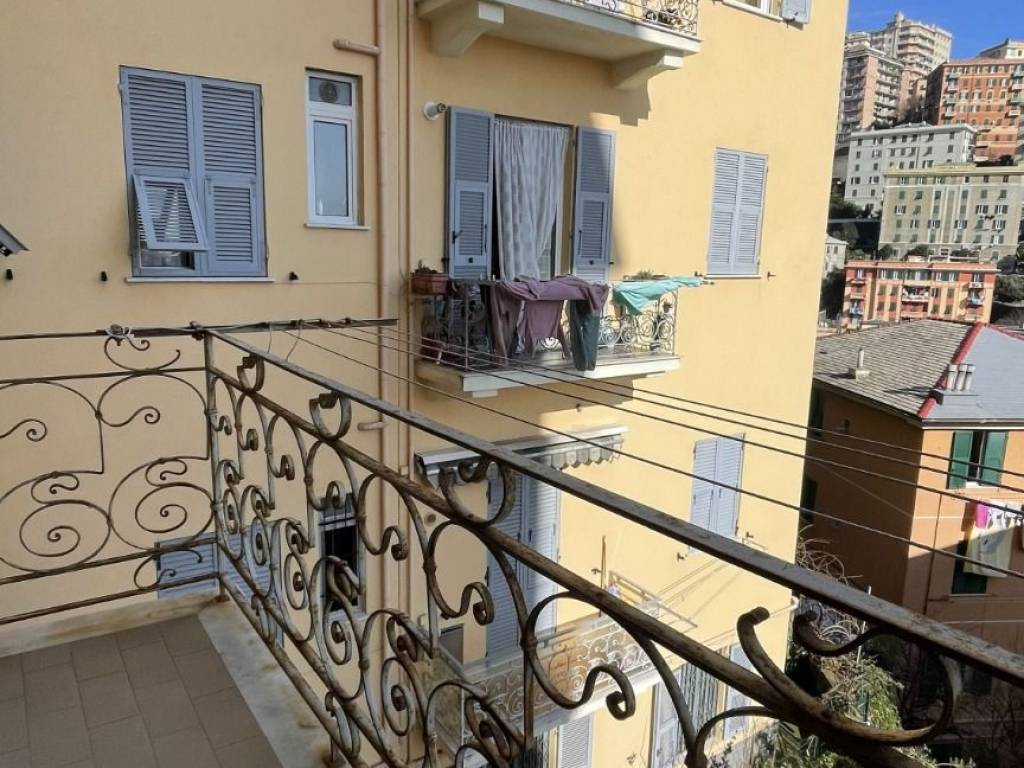 Appartamento a Genova in Via Adamo Centurione, 9 - Foto 2