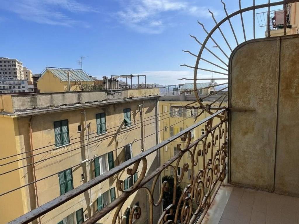 Appartamento a Genova in Via Adamo Centurione, 9 - Foto 3