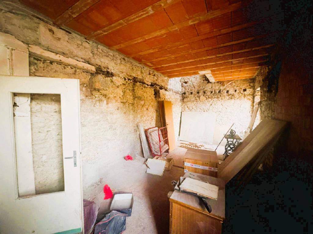 Casa indipendente a Canossa in Piazza Giacomo Matteotti, 35 - Foto 2