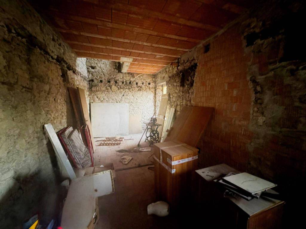 Casa indipendente a Canossa in Piazza Giacomo Matteotti, 35 - Foto 3