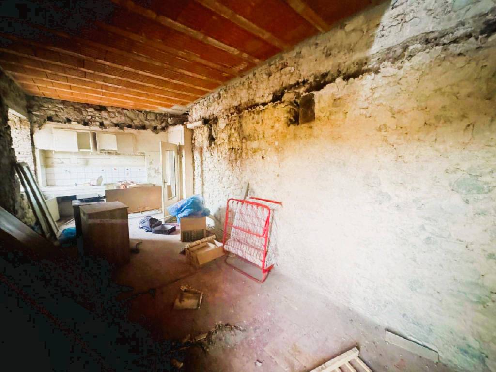 Casa indipendente a Canossa in Piazza Giacomo Matteotti, 35 - Foto 4