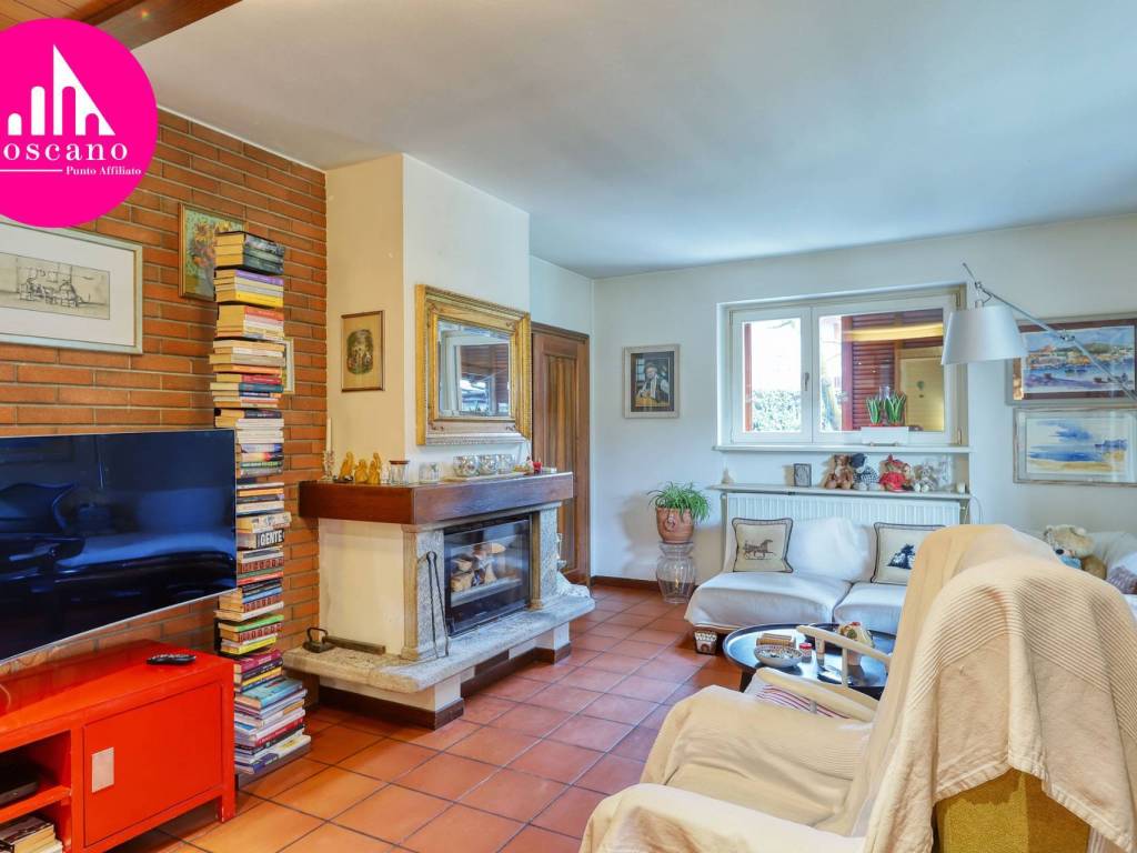 Villa a Besano in via Pirandello, 2 - Foto 2