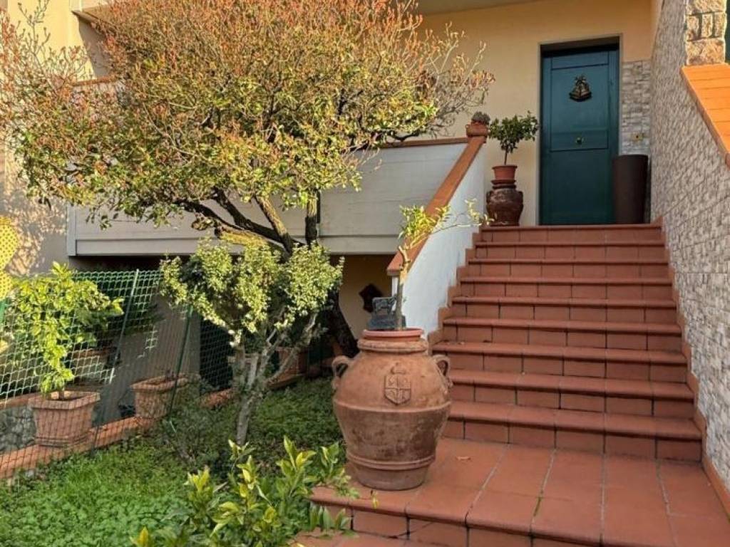 Villa a Poggio a caiano in via Becagli - Foto 3