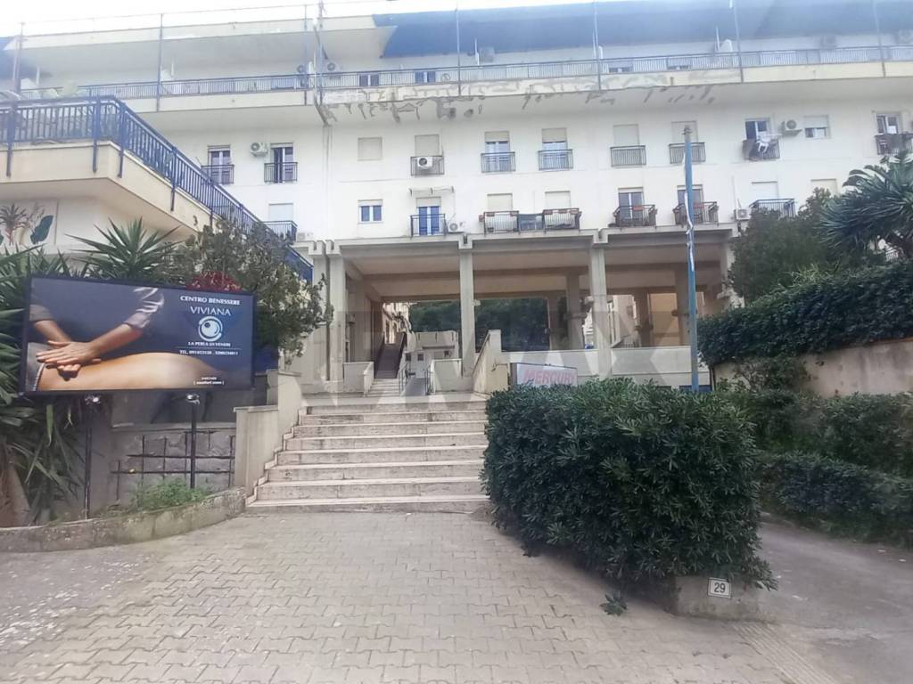 Appartamento a Palermo in via Largo Salvatore Caronia Roberti, 22 - Foto 3