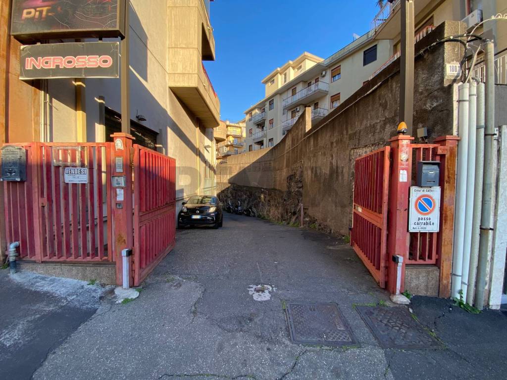 Box / garage a Catania in viale Vittorio Veneto, 180 - Foto 2