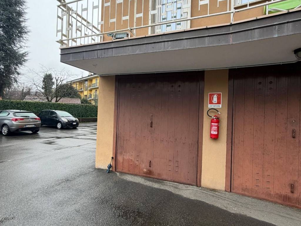 Box / garage a Arona in Via 2 Giugno, 43 - Foto 2