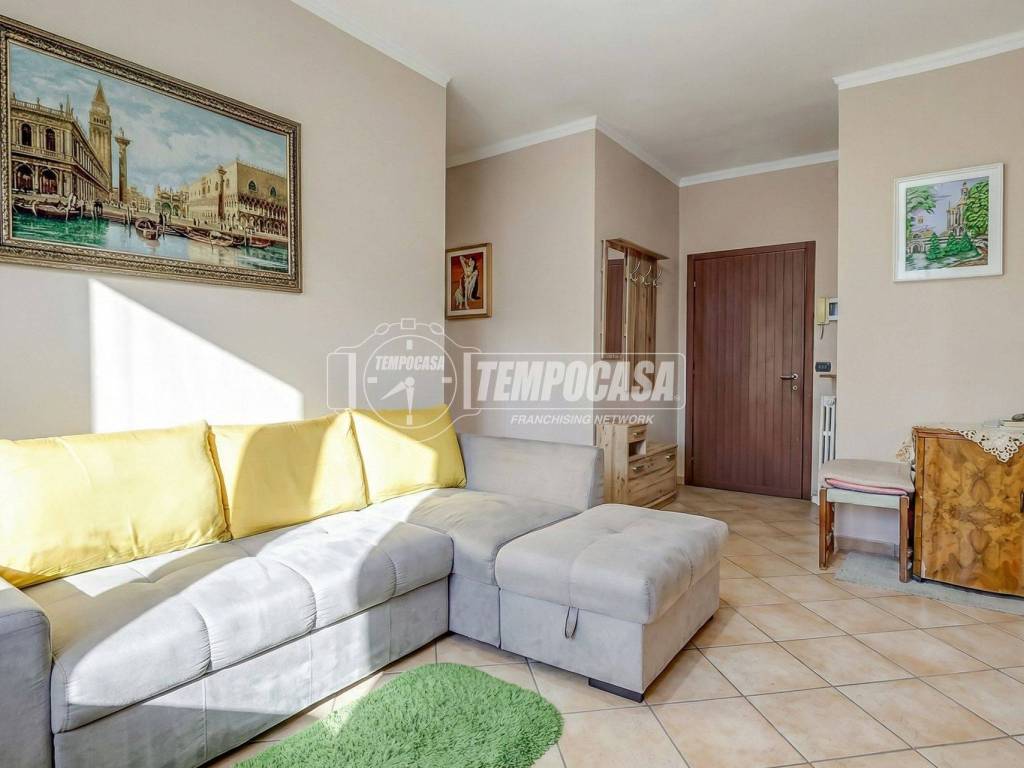 Appartamento a Castelletto sopra ticino in Via Monte Rosa - Foto 2