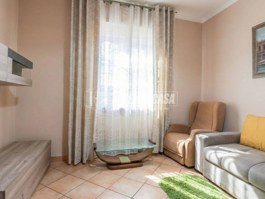 Appartamento a Castelletto sopra ticino in Via Monte Rosa - Foto 4