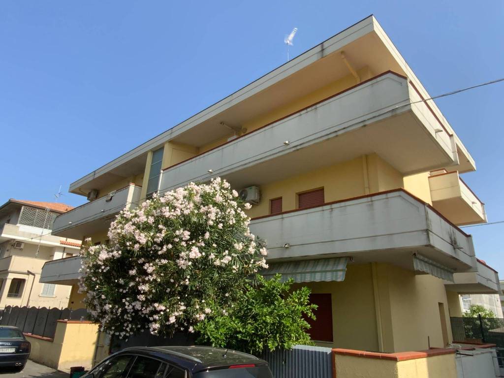 Appartamento a Alba adriatica in Via Gorizia, 21 - Foto 2