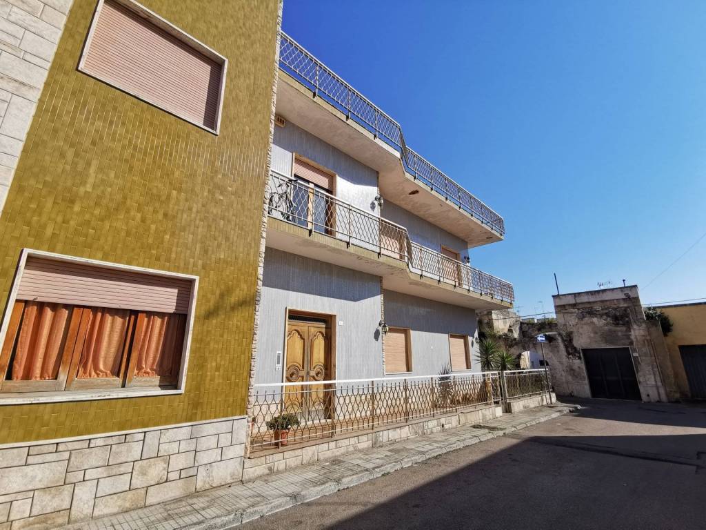 Casa indipendente a Lequile in Via Verona, 1 - Foto 3