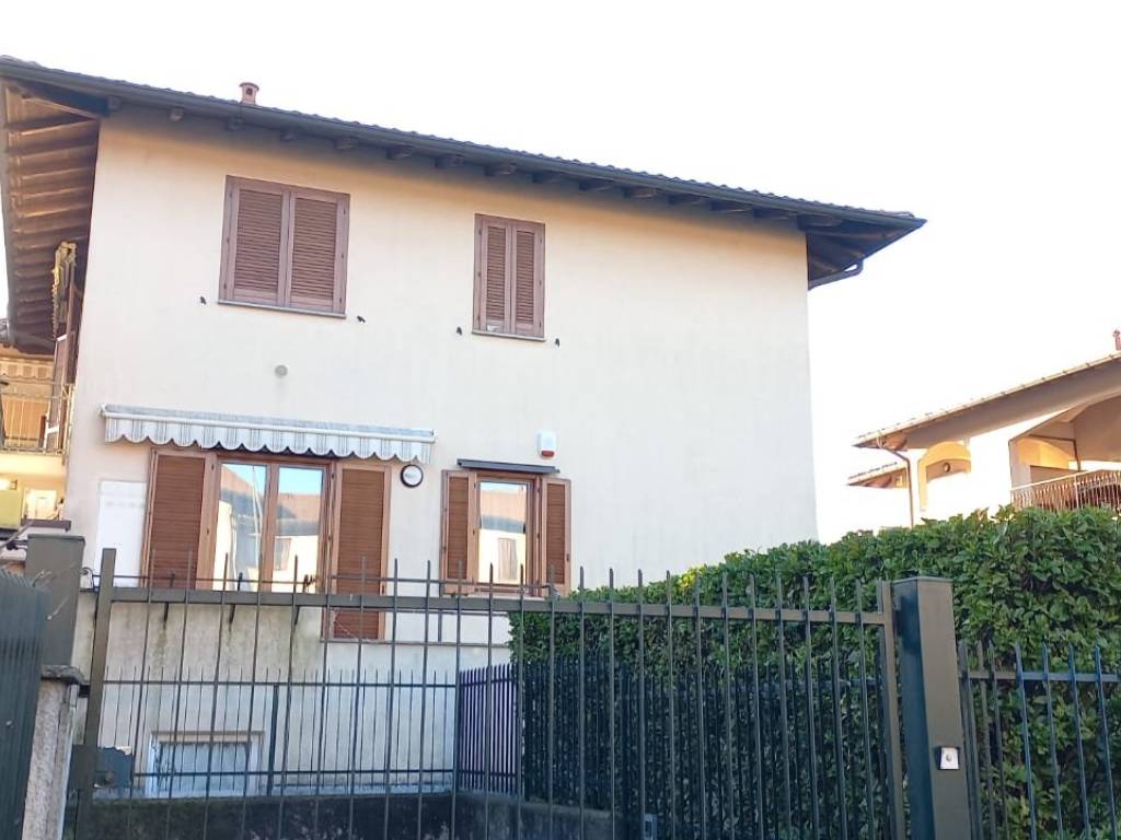 Appartamento a Cuveglio in Via Aldo Moro, 70 - Foto 2