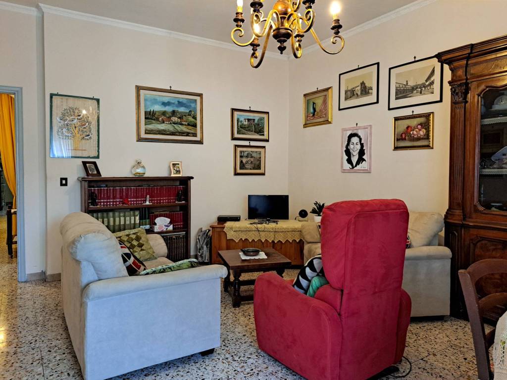 Appartamento a Lucca in Via Francesco Ferraris, 26 - Foto 2
