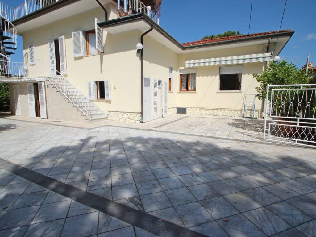 Villa a Forte dei marmi in Via Giovanni Agnelli, 101 - Foto 2