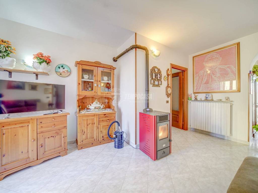 Appartamento a Castronno in Via Ceresio - Foto 5