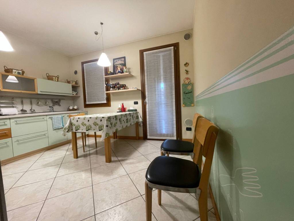 Villa a Costabissara in Via Santa Bertilla Boscardin, 12 - Foto 2