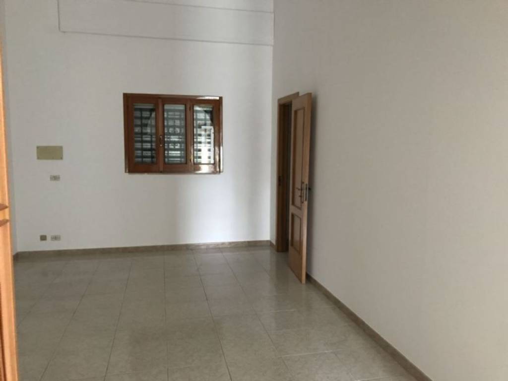 Appartamento a Ceglie messapica in Via Giuseppe Ungaretti - Foto 4