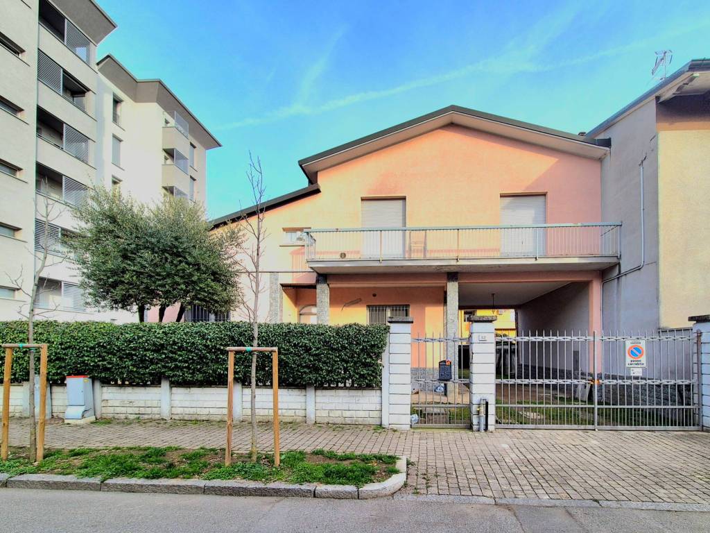 Villa a Varedo in Viale Sant'Aquilino, 32 - Foto 2