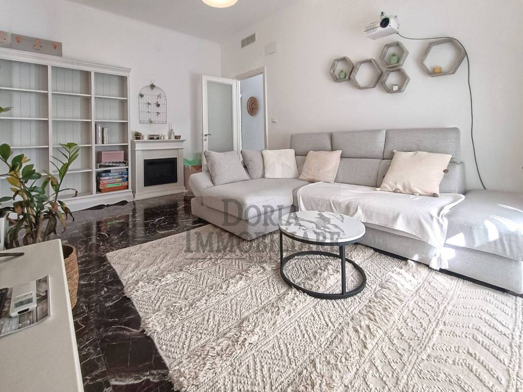 Appartamento a Genova in Via Angelo Carrara - Foto 2