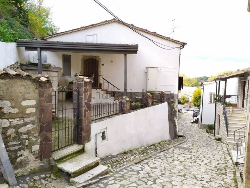 Villa a Gesualdo in Via Discesa Neviera S.N.C. - Foto 2